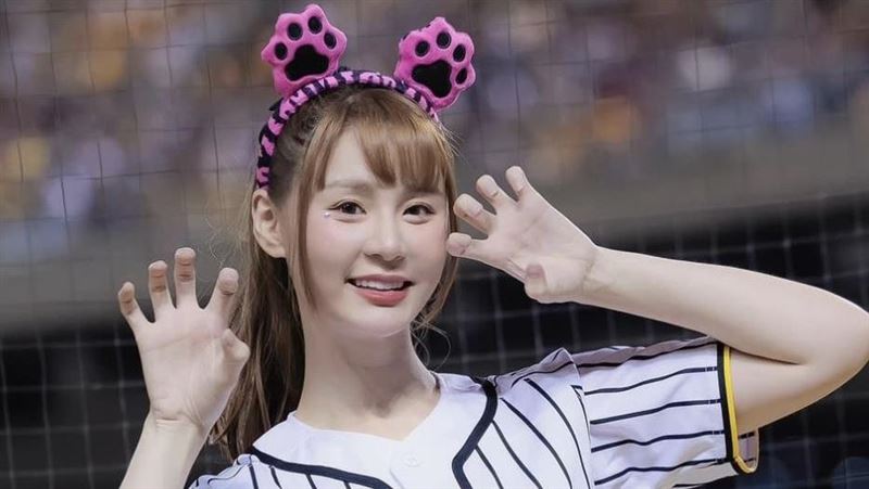 才被周思齊點名　短今遭傳今年退出啦啦隊