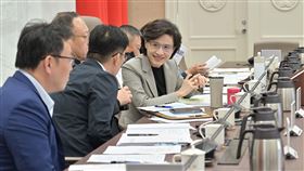 行政院副院長鄭麗君今（23）日主持行政院「體育暨運動發展部」諮詢小組第3次會議。（圖／行政院提供)