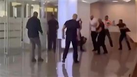 野莓辦公室成槍戰現場。（翻自《紐約郵報》）