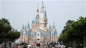 中國盛傳將設第3座迪士尼樂園  武漢被打臉上海迪士尼樂園（圖）疫情後人滿為患，中國近期盛傳迪士尼將設第3座樂園，多座城市被點名。其中，武漢市蔡甸區商務局1日宣稱上級正與迪士尼洽談，3日遭上海迪士尼高層指為假消息。（中新社提供）中央社  112年6月3日