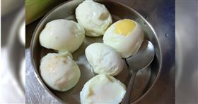 有民眾抱怨，剝水煮蛋的蛋殼剝到很崩潰，每次剝完蛋白都會少掉好幾塊，尤其「買到太新鮮的蛋」就有這個困擾。