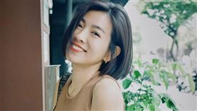 米可白克服恐水學游泳。（圖/翻攝自米可白IG）