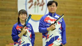 ▲張潞、鄭晏晴摘下金牌。（圖／射擊協會提供）