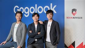 Gogolook發布旗下最新企業防詐解決方案品牌ScamAdviser，迎向日益攀升的企業防詐需求。圖左起為 Gogolook 商務長林伯翰、Gogolook 共同創辦人暨執行長郭建甫、ScamAdviser 產品總監邱翊倫。（圖／Gogolook提供）
