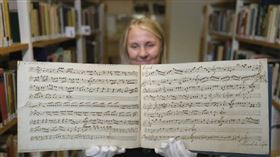 研究人員最近表示，在德國城市萊比錫的1座圖書館中，發現了古典樂大師莫札特未曾發表過的1首弦樂三重奏作品。（圖／達志／美聯社）