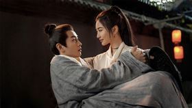 《雲襄傳》陳曉（左起）被毛曉彤公主抱直呼圓夢。（圖／中天娛樂台提供）