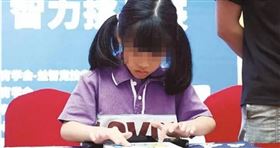 鍾姓女學生第一次挑戰就以0.979秒的成績打破了世界紀錄，成為該項目的世界紀錄保持者。（圖／廈門日報）

