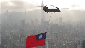 今年國慶大會國軍預計出動陸軍UH-60M黑鷹直升機、CH-47SD契努克運輸直升機，及空軍AJT型勇鷹高級教練機、AT-3雷虎教練機等。（圖／內政部提供)