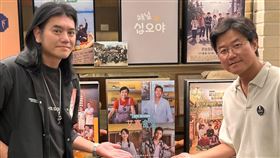 B2(左)無預警現身首爾羅PD辦公室直播。（圖／泰坦星文創提供）