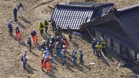石川縣能登地區本月21日至22日降下破紀錄大雨，引發土石流、河川氾濫、斷水、部分村落連外道路受阻等災情。（圖／路透社／達志影像）