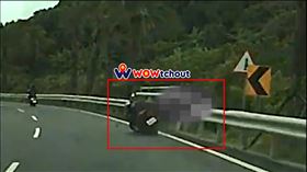 台2線,新北,石門,機車,自撞,護欄,翻攝自WoWtchout - 地圖型行車影像分享平台