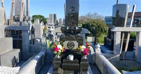 越南一名男子欠下賭債，竟挖叔叔的墳墓向家人勒索。（示意圖／Photo AC）

