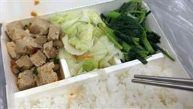 便當只夾3菜0主菜！老闆收「低消65元」她氣炸怒批　全網無人挺