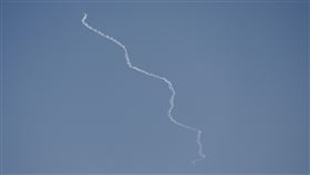 以色列攔截從黎巴嫩發射過來的飛彈。（圖／路透社／達志影像）