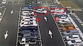 男懸掛假車牌，到監理站 巧遇「同款同號車」秒被送辦(圖／翻攝畫面)
