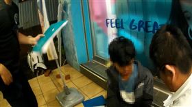  彰化，21歲車手被逮，一路哭回警局，只賺2600元(圖／翻攝畫面)