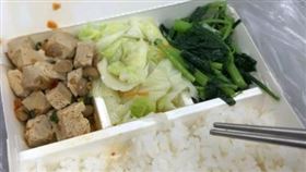 便當店3樣菜加一碗白飯65元。（圖／翻攝自爆料公社）