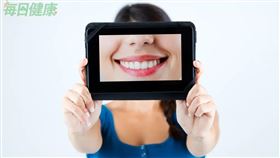 矯正牙齒不能吃什麼？醫師曝「4類食物」盡量避免　這1類還會導致鋼絲變形(圖/每日健康)