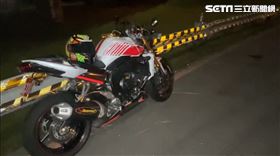 三重26日深夜發生一起自撞車禍。（圖／翻攝畫面）