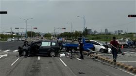 台中女高速撞噴3車！秒飛起　驚悚畫面曝