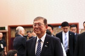 石破茂進入自民黨總裁決選  向同黨議