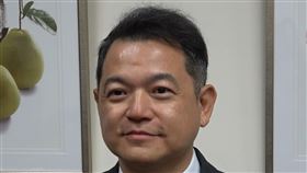 駐洛杉磯處長譴責中國軍演駐洛杉磯台北經濟文化辦事處長紀欽耀20日投書美國南加州的平面媒體，抗議中華人民共和國對中華民國（台灣）總統蔡英文出訪及過境美國過度反應，軍事演習破壞台海及印太地區和平。中央社記者林宏翰洛杉磯攝  112年4月22日