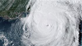 颶風海倫（Hurricane Helene）今天已增強為4級颶風，持續風速接近每小時209公里，威力恐繼續增強。（圖／美聯社／達志影像）