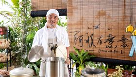 李銘順以節目《阿順有煮意2》榮獲《亞洲影藝創意大獎》新加坡區最佳主持人。(圖／新傳媒阿順有煮團隊提供)