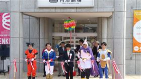 日本準首相石破茂（前排右2）過去曾cosplay七龍珠角色魔人普烏。（圖／翻攝自倉吉観光MICE協会 臉書）