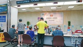 勞保老年年金提早領雖打8折，但實際上不見得吃虧。