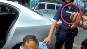 警方在劉男車內尋獲喪屍菸彈。（圖／警方提供）