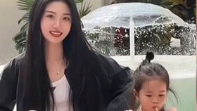 這名年輕奶奶透露平常注重保養、運動，因此維持年輕體態。（圖／翻攝微博）