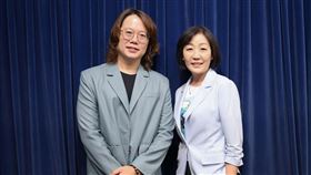 三立集團內容營運長王淑娟、金鐘導演賴孟傑。（圖／記者鄭孟晃攝影）