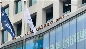 獨／與免費觀賽區僅5步　民眾怨：白買票