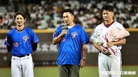 ▲統一獅投手潘威倫引退儀式，昔日台灣隊隊友彭政閔代表致詞。（圖／記者劉彥池攝影）