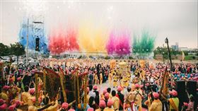 ▲桃園護國宮太子忠孝文化季起駕時將施放氣勢磅礡的七彩彩煙牆。（圖／攝影師陳乃瑋）