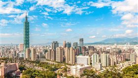 信義房屋分析房市現況，儘管第七波信用管制政策短期內可能帶來不穩定因素，對於有剛性需求的買方而言，尤其對於首購族，隨著投資客競爭者減少，有機會以更理想的價格購入心儀房產。 (信義房屋提供)