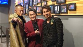 謝承均（右起）、江國賓、林佑星合體開唱。（圖／翻攝自謝承均臉書）