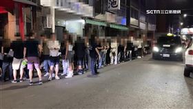 酒精路跑！遊客醉坐路邊躺馬路　警勸離反遭嗆