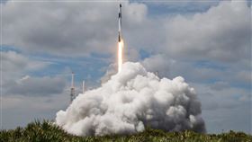 SpaceX獵鷹9號火箭29日下午從美國佛州卡納維爾角起飛。（圖取自x.com/SpaceX）
