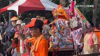 東港迎王祭萬人空巷　海邊滿滿信眾迎王爺