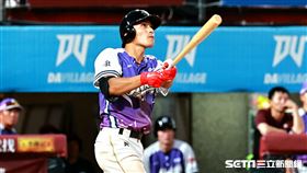 ▲樂天桃猿二壘手林子偉炸裂追平2分砲。（圖／記者劉彥池攝影）