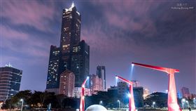 高雄新光碼頭,夜景（圖／攝影者大雄 汪, Flickr CC License）https://goo.gl/2uPKP8