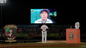 ▲呂文生錄製影片獻給潘威倫祝賀。（圖／統一獅提供）