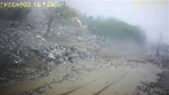 新／颱風逼近！土石流危及鐵軌…這段停駛