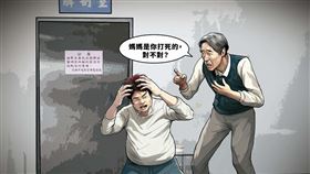 林男（左）在相驗母親遺體時神情異常，在舅舅（右）詢問下心防崩潰認罪。