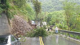 北宜公路42.8K坍方　單線雙向管制通行