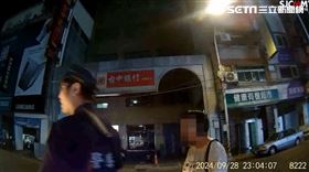 台中,禮讓行人,違規,行人,穿越車道,攔車,強制罪（圖／翻攝畫面）