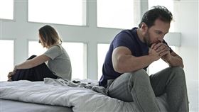 為什麼關係穩定卻感受不到愛？婚姻中的無形缺口你也曾經歷過嗎？（圖／Shutterstock）