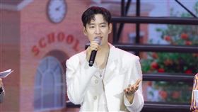 李帝勳來台  感動大批粉絲到場應援韓星李帝勳（圖）迎接出道20週年，29日在台北國際會議中心舉行粉絲見面會，見到大批粉絲應援，李帝勳也忍不住紅了眼眶落淚。（優勢力娛樂提供）中央社記者洪素津傳真  113年9月30日